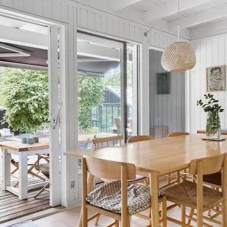 Summer House With Enclosed Garden In Tisvildeleje Casa de Férias